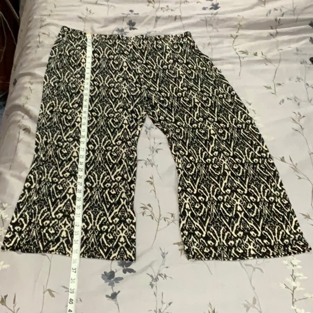 Chico's Black and Cream Wide Leg Pants with Geometric Print Size 2 (L)